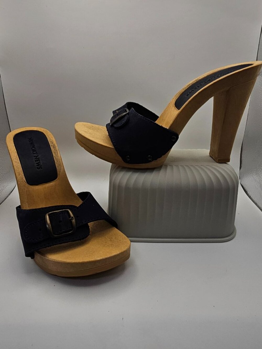 Newport News Nubuck Wooden Platform Mule Sandals – Black Buckle Strap – Size 9